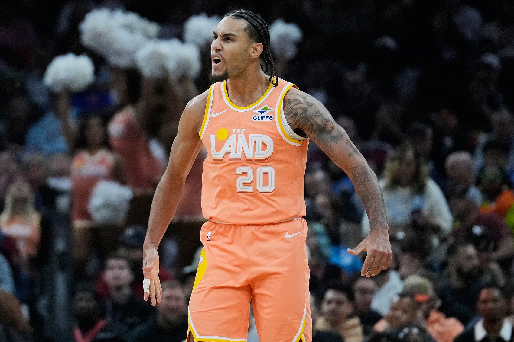 kaiyun-泰山压顶！泰森溜底线切入接球单臂砸扣恩比德